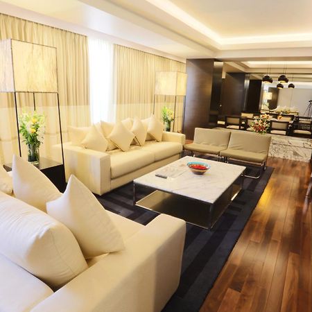 Avari Towers Karachi Exterior photo A living room