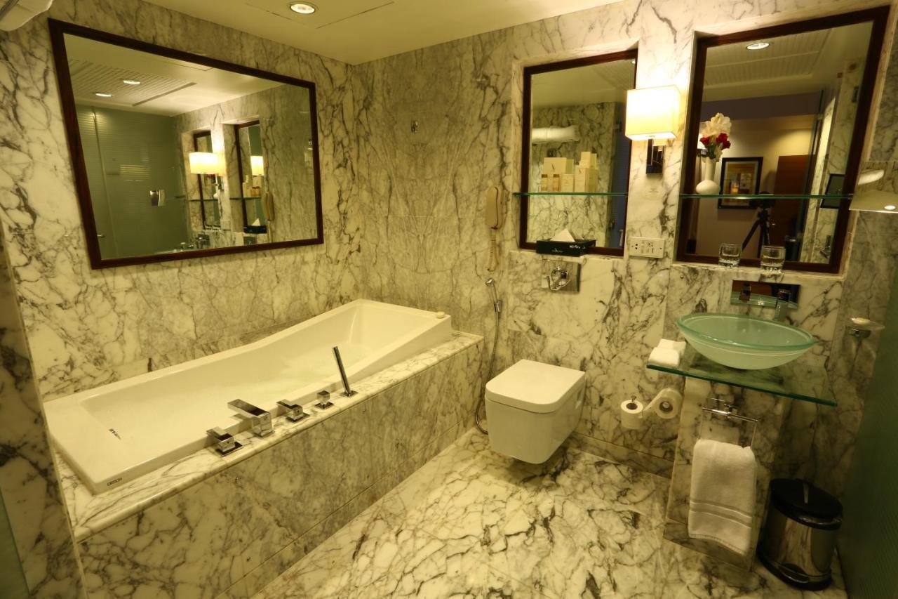 Avari Towers Karachi Exterior photo Bathroom