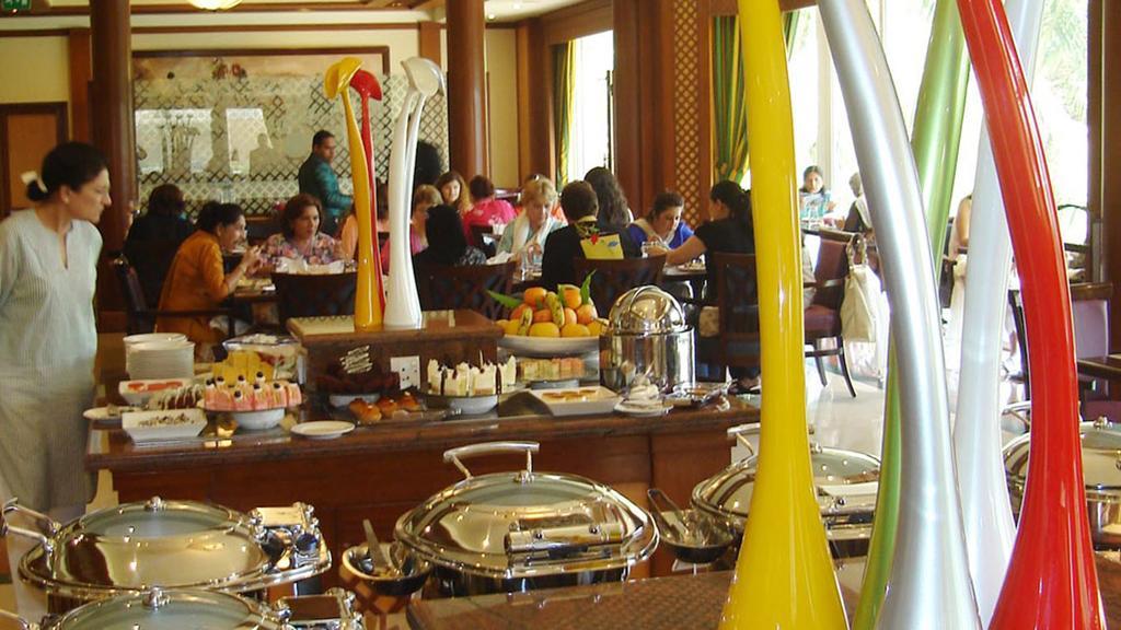 Avari Towers Karachi Exterior photo A buffet at a hotel
