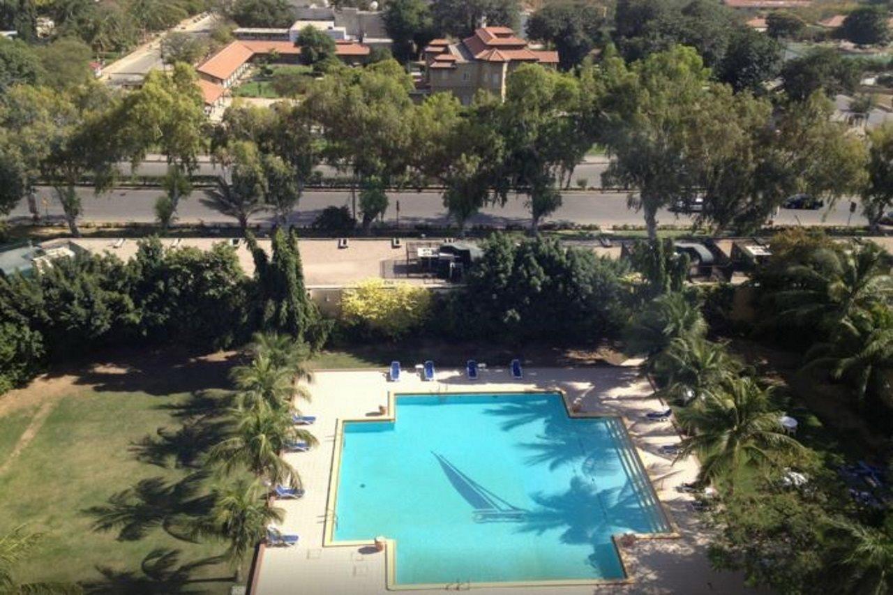 Avari Towers Karachi Exterior photo The swimming pool at the hotel