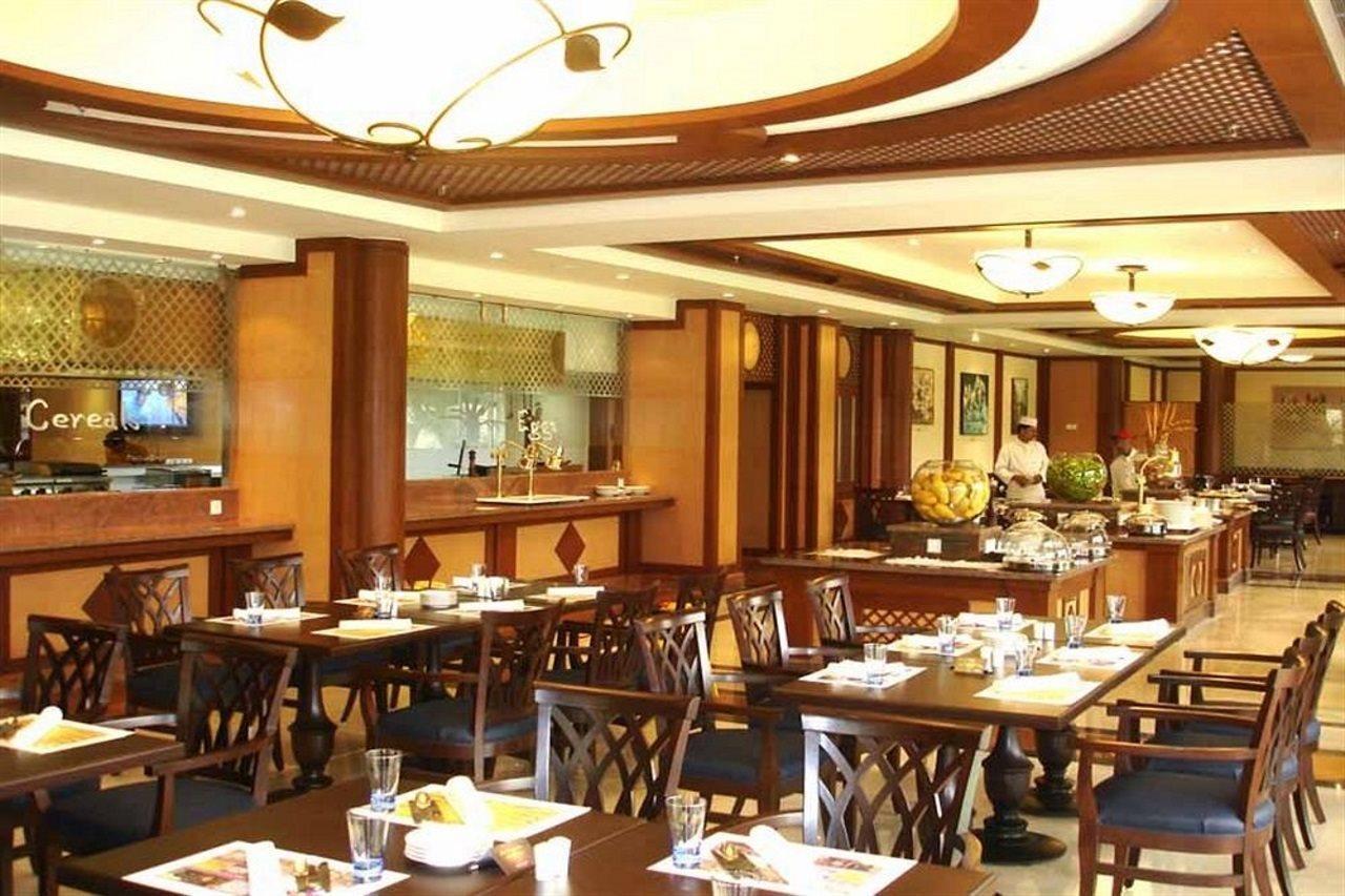 Avari Towers Karachi Exterior photo The restaurant