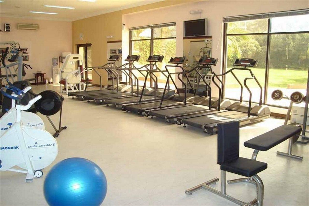 Avari Towers Karachi Exterior photo A typical gym