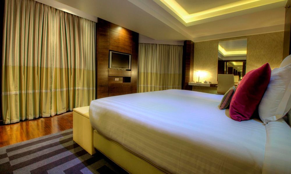 Avari Towers Karachi Exterior photo A bedroom at the hotel