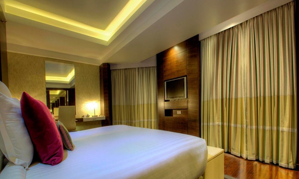 Avari Towers Karachi Exterior photo A bedroom at the Taj Bengal