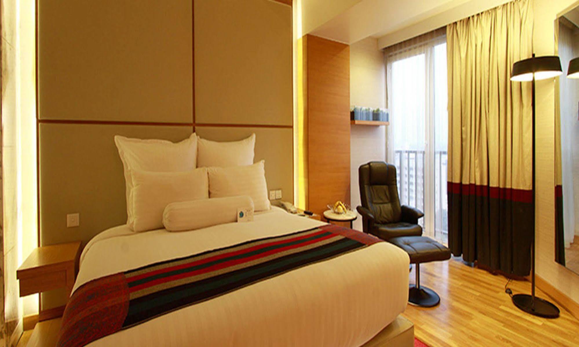 Avari Towers Karachi Exterior photo A room at the Park, Hyderabad