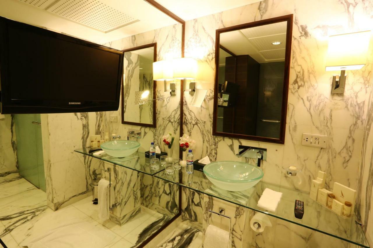 Avari Towers Karachi Exterior photo Bathroom
