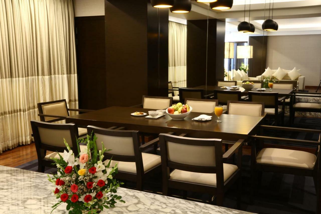 Avari Towers Karachi Exterior photo A dining room