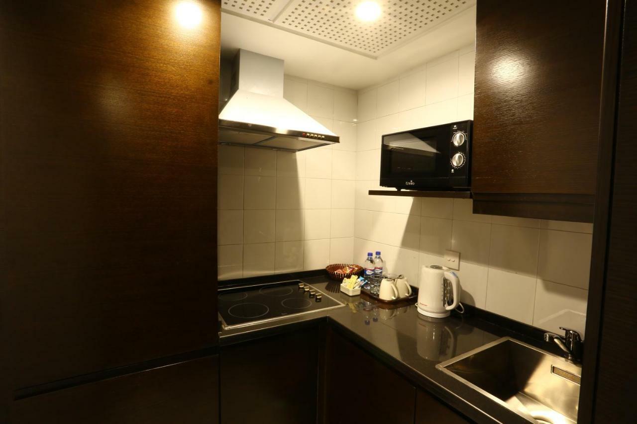 Avari Towers Karachi Exterior photo A kitchenette in a hotel room